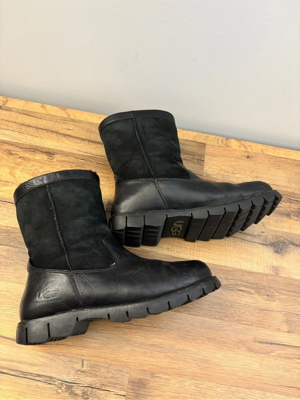 UGG Australia Butte Leather Suede Sheepskin Winter Snow Boots Black Men’s